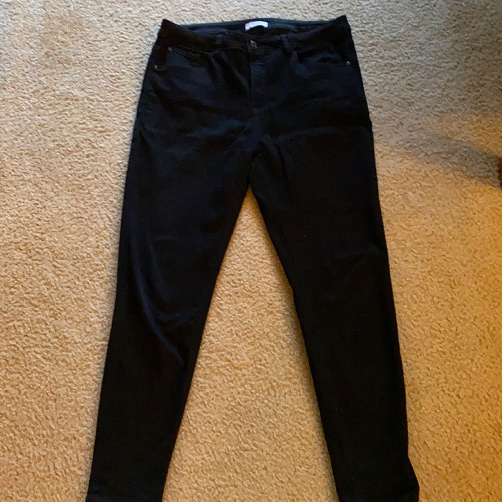 Black Kensie skinny jeans. Size 12